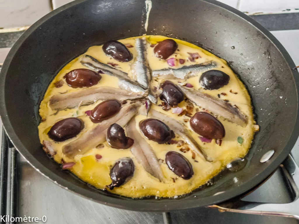 Socca aux oignons rouges, olives et anchois - Étape 6