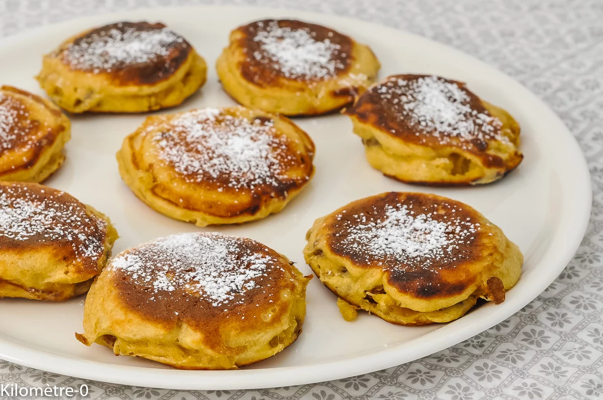 Photo de recette anglaise, crumpets, crêpes, petites crêpes, levure boulangère, fruits secs, facile, économique, goûter, bio, Kilomètre-0, blog de cuisine réalisée à partir de produits de saison et issus de circuits courts