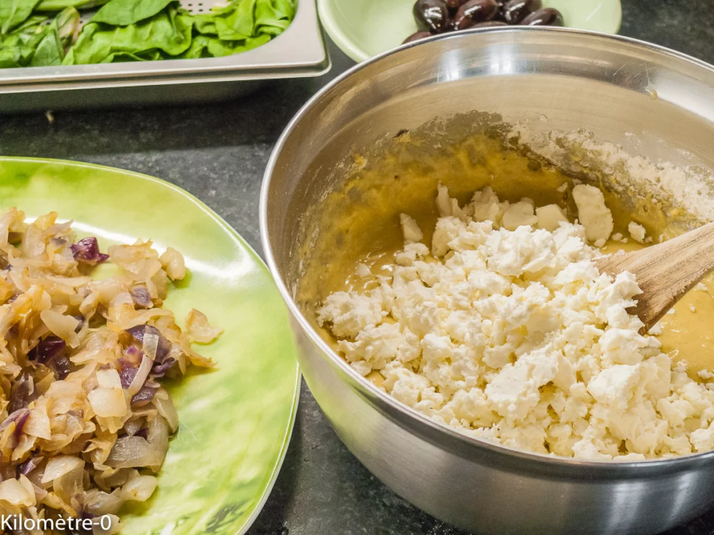 Cake salé aux oignons, fêta et olives - Étape 7