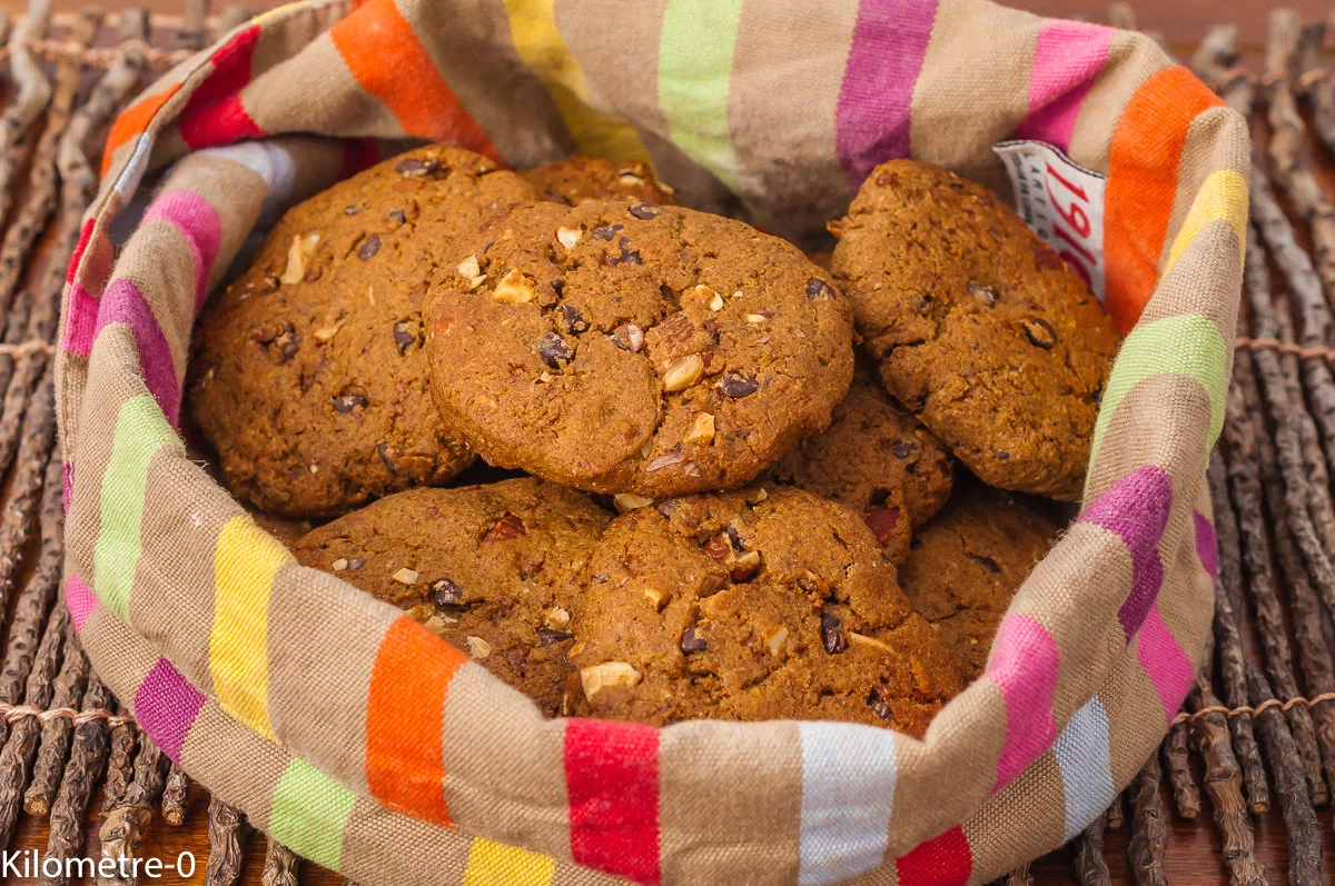 Photo de recette de cookies, biscuits, petits gâteaux, maison, facile, rapide, noisettes, amandes, chocolat, bio, épeautre, bio de Kilomètre-0, blog de cuisine réalisée à partir de produits de saison et issus de circuits courts