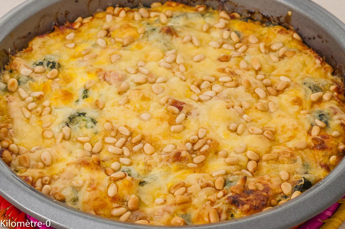 Photo de recette de quiche, sans pâte, épinards, lardons, poitrine fumée, pignons de pin, oeufs, facile, rapide, Kilomètre-0, blog de cuisine réalisée à partir de produits de saison et issus de circuits courts
