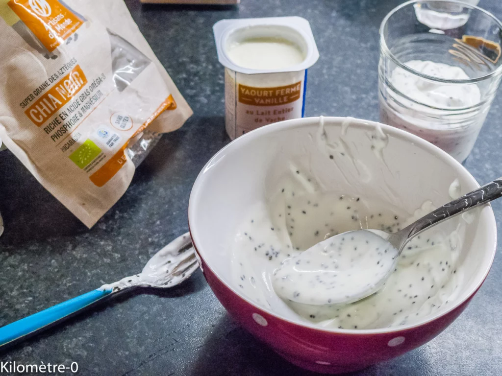 Yaourt aux graines de chia et aux fraises - Étape 1