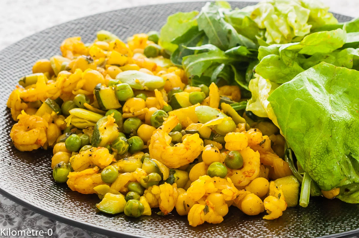 Photo de recette de crevettes, curcuma, petits pois, courgettes, légumes, printemps, pois chiches, plat complet, Kilomètre-0, blog de cuisine réalisée à partir de produits de saison et issus de circuits courts