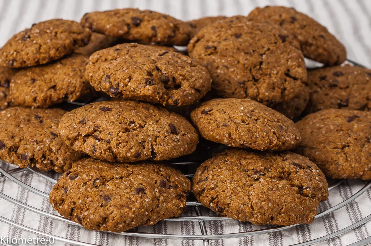 Photo de recette de cookies, farine de noisettes, farine d'épeautre, chocolat, facile, bio, rapide, biscuits, Kilomètre-0, blog de cuisine réalisée à partir de produits de saison et issus de circuits courts