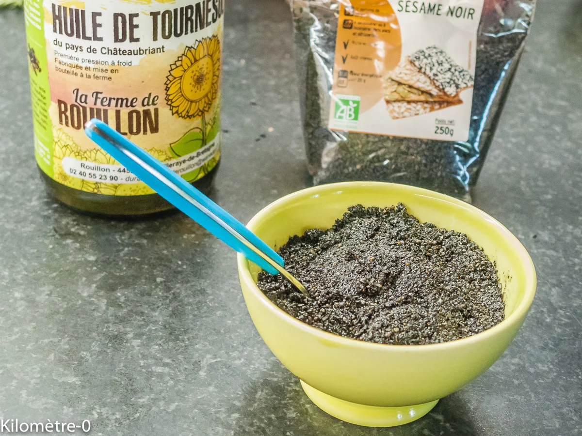 Photo de recette de pâte de sésame noir maison, facile, bio, rapide, graines de sésame, Kilomètre-0, blog de cuisine réalisée à partir de produits de saison et issus de circuits courts