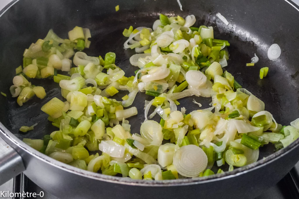 Gâteau de semoule aux oignons, carottes et lardons - Étape 3