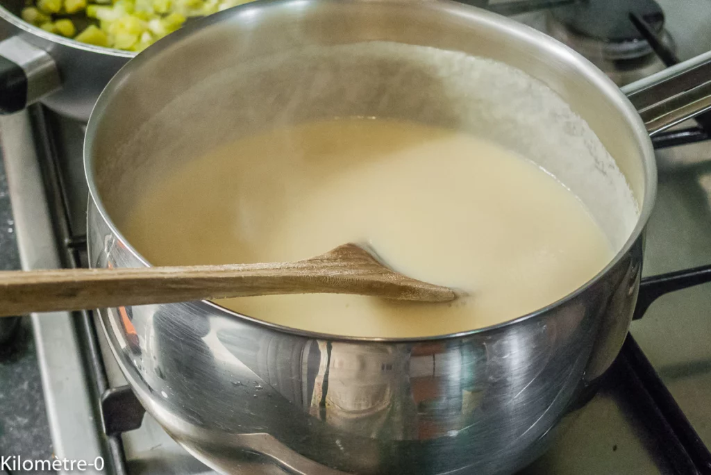 Gâteau de semoule aux oignons, carottes et lardons - Étape 1