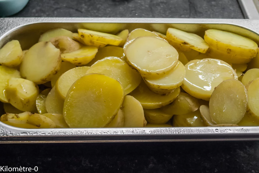Salade grecque de pommes de terre aux olives et câpres - Étape 2