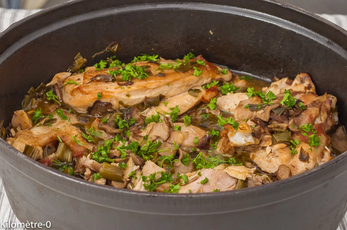 Photo de recette de poulet du monastère, cuisine européenne, Roumanie, recette roumaine,cèpes, champignons, volaille, pui, Kilomètre-0, blog de cuisine réalisée à partir de produits de saison et issus de circuits courts