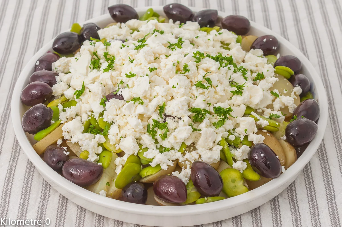 Photo de recette de salade composée, pomme de terre nouvelle, pomme de terre, fèves, légumes, fêta, olives, facile, rapide, biio, végétarien, Kilomètre-0, blog de cuisine réalisée à partir de produits de saison et issus de circuits courts
