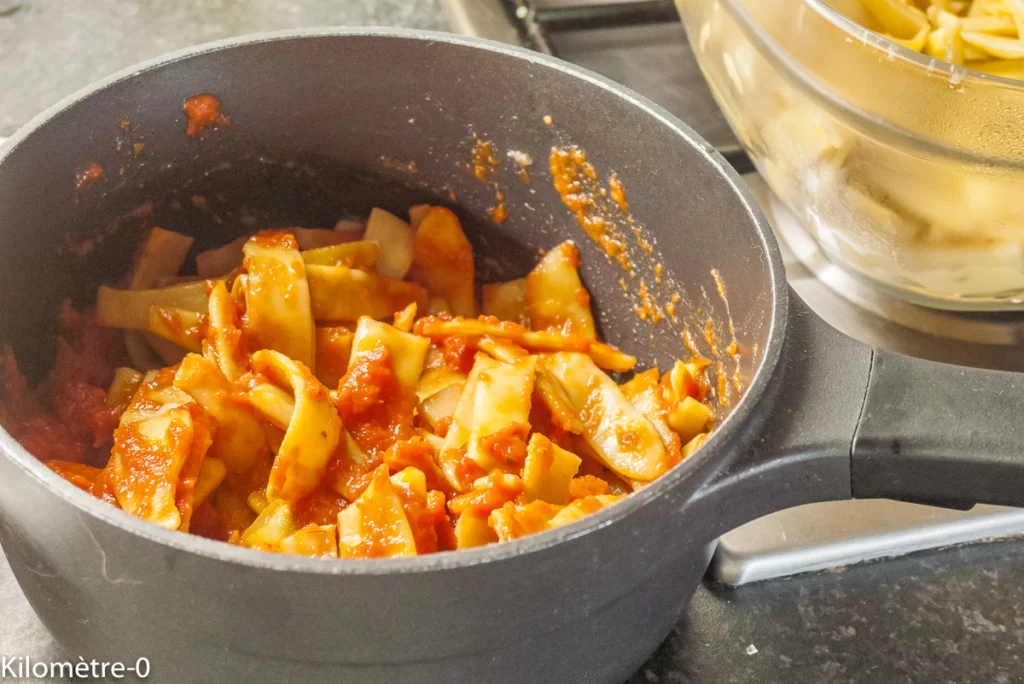 Poulet rôti aux épices barbecue, haricots plats et tomates - Étape 6