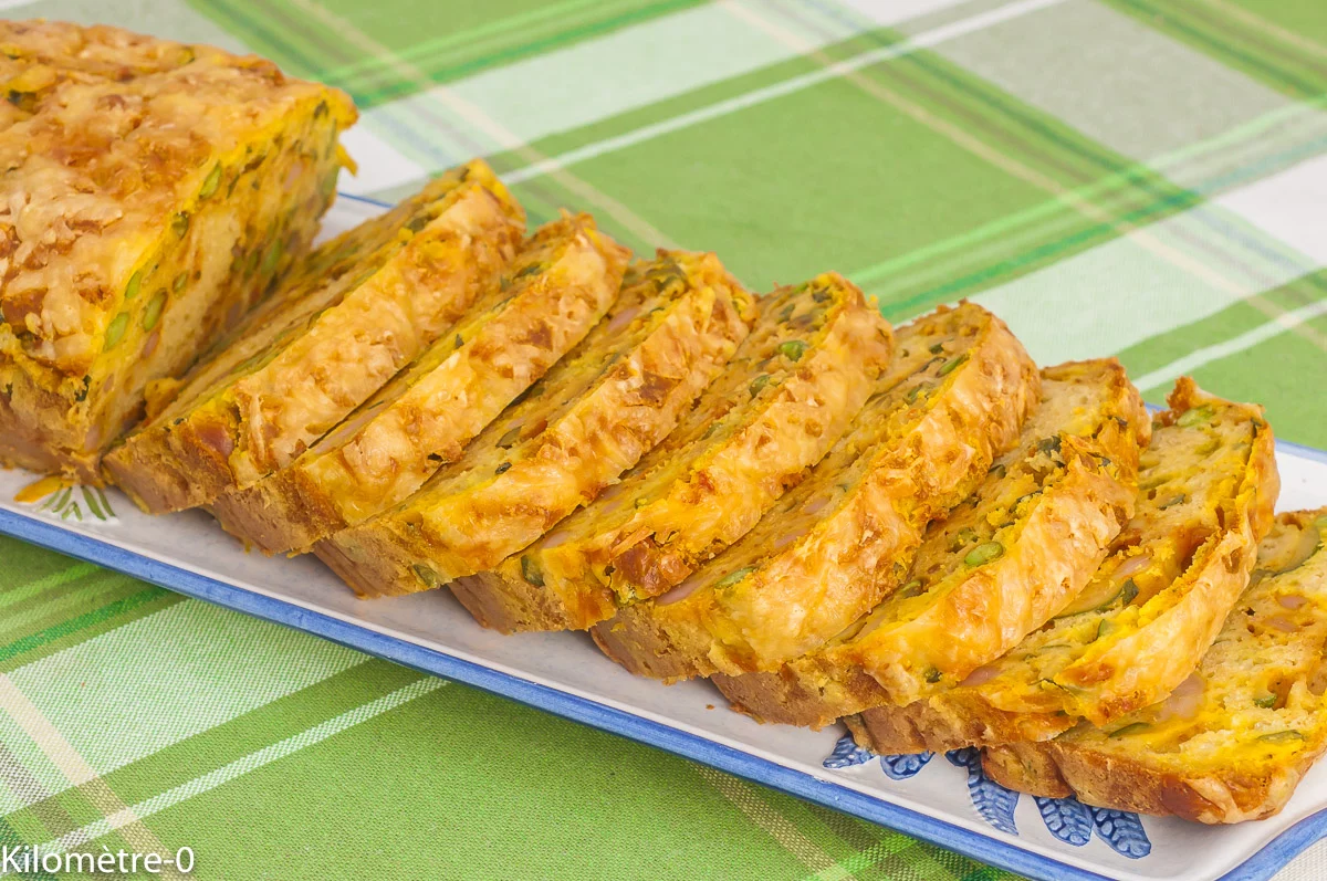 Photo de recette de cake, apéro, petits pois, courgettes, curcuma, crevettes, facile, rapide, Kilomètre-0, blog de cuisine réalisée à partir de produits de saison et issus de circuits courts
