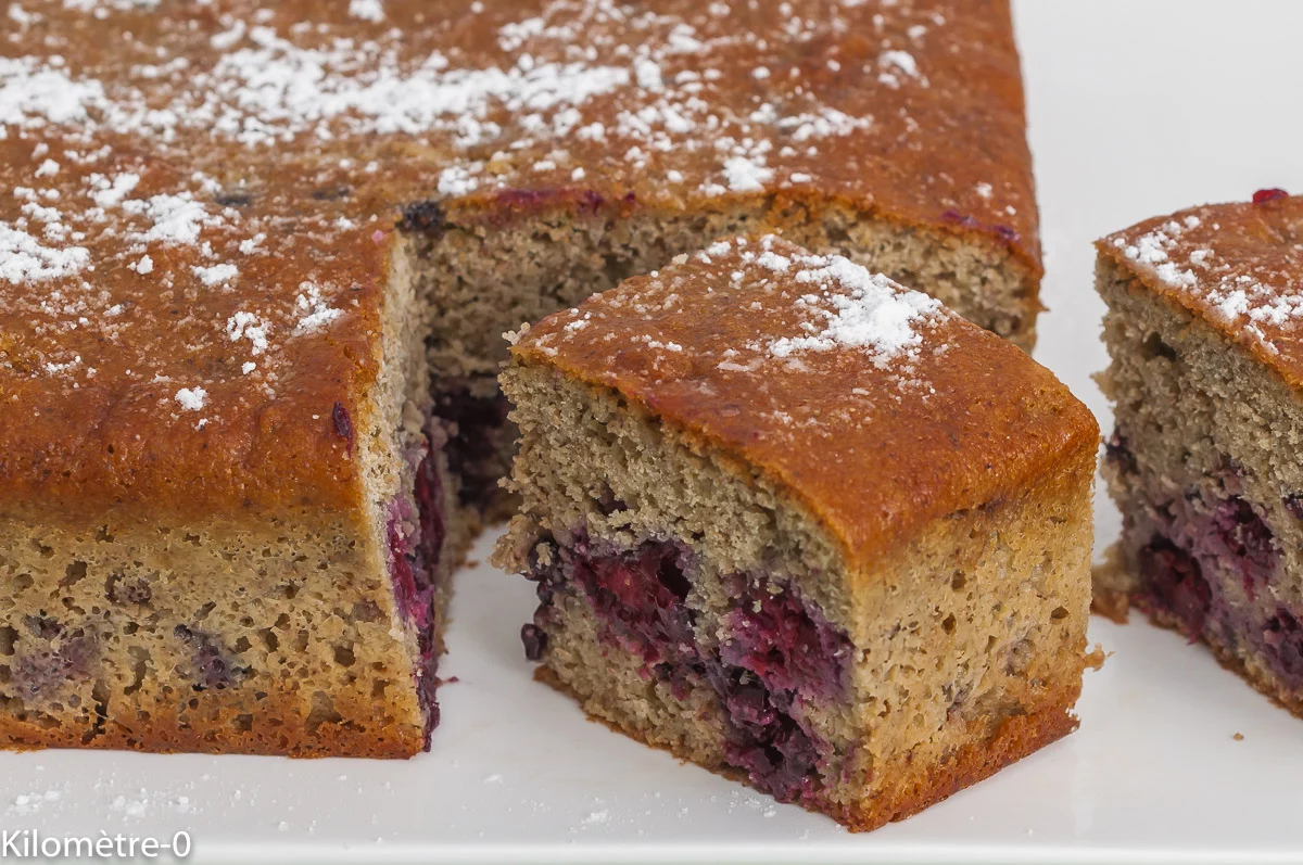 Photo de recette de gâteau, dessert, fruits rouges, mûres, été, fruits, facile, économique, bio, rapide, farine de millet, millet, Kilomètre-0, blog de cuisine réalisée à partir de produits de saison et issus de circuits courts