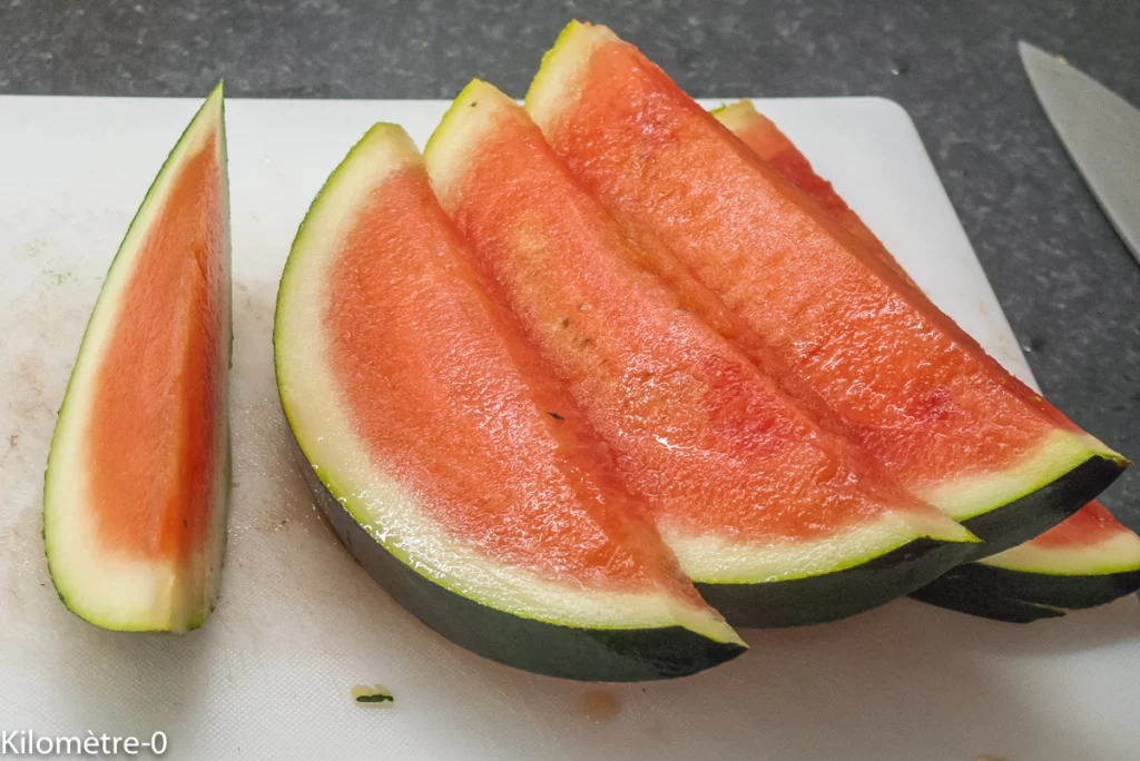 Salade estivale pastèque, tomates cerises, olives et fêta - Étape 1