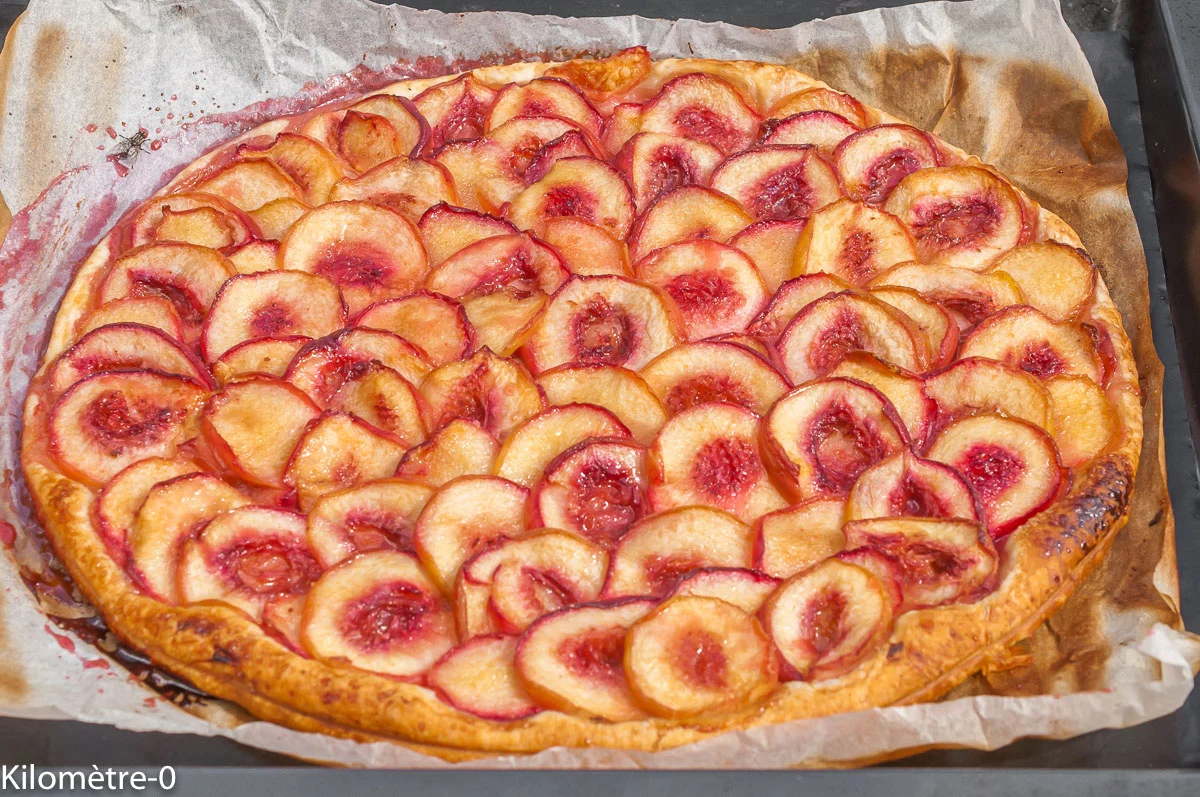 Photo de recette de tarte fine, pêches, fruits, sucre, beurre, dessert, été, estivale, facile, rapide, Kilomètre-0, blog de cuisine réalisée à partir de produits de saison et issus de circuits courts