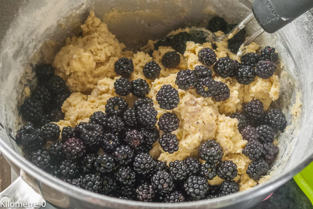 Gâteau du matin aux mûres et à la farine de coco - Étape 4