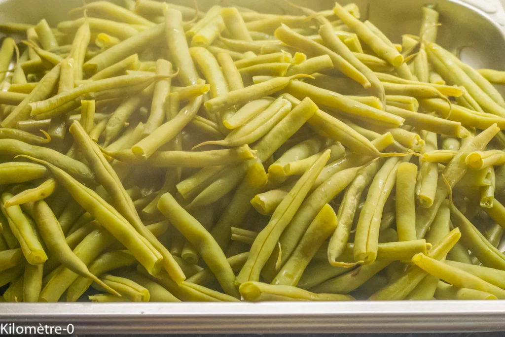 Salade de haricots verts au bar, olives et oeufs - Étape 1