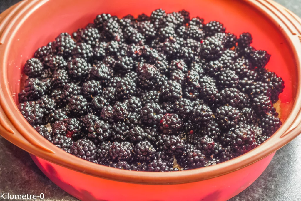 Gâteau moelleux aux mûres et amaretto - Étape 2