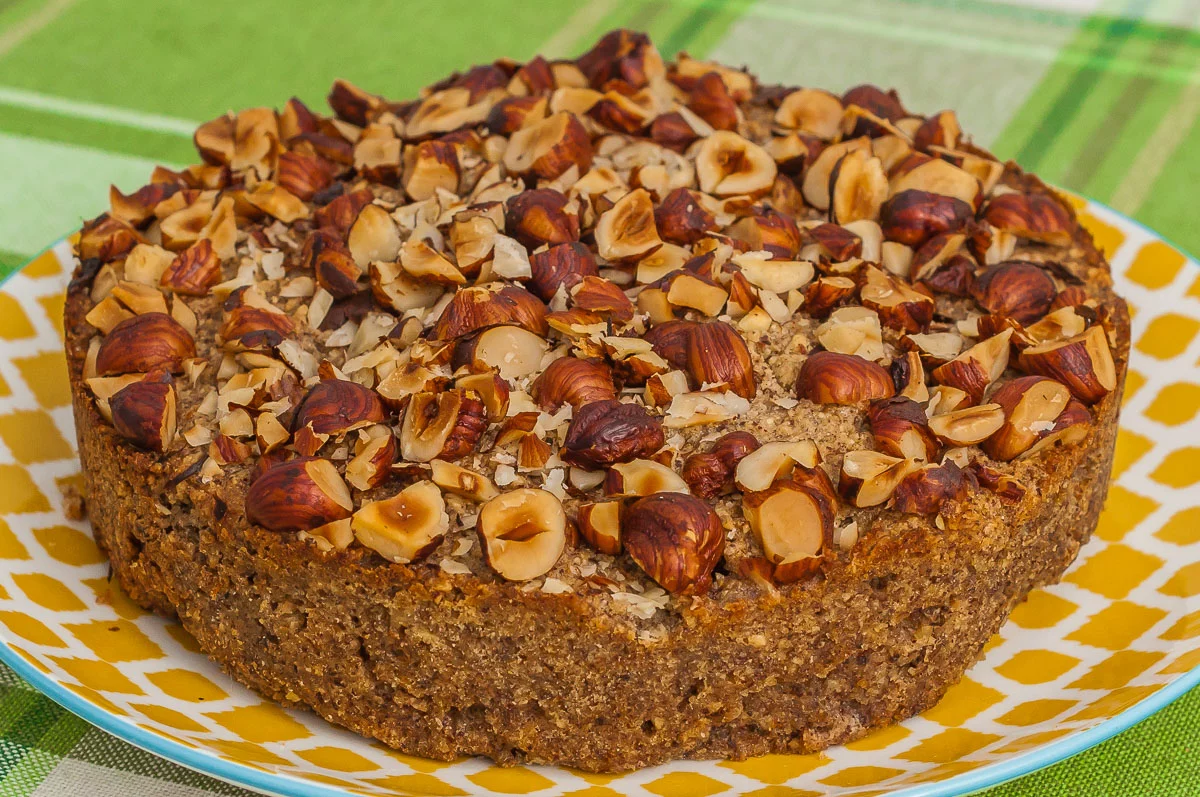 Photo de recette de gâteau, crousti-fondant, fruits secs, noisettes, dessert, Kilomètre-0, blog de cuisine réalisée à partir de produits de saison et issus de circuits courts