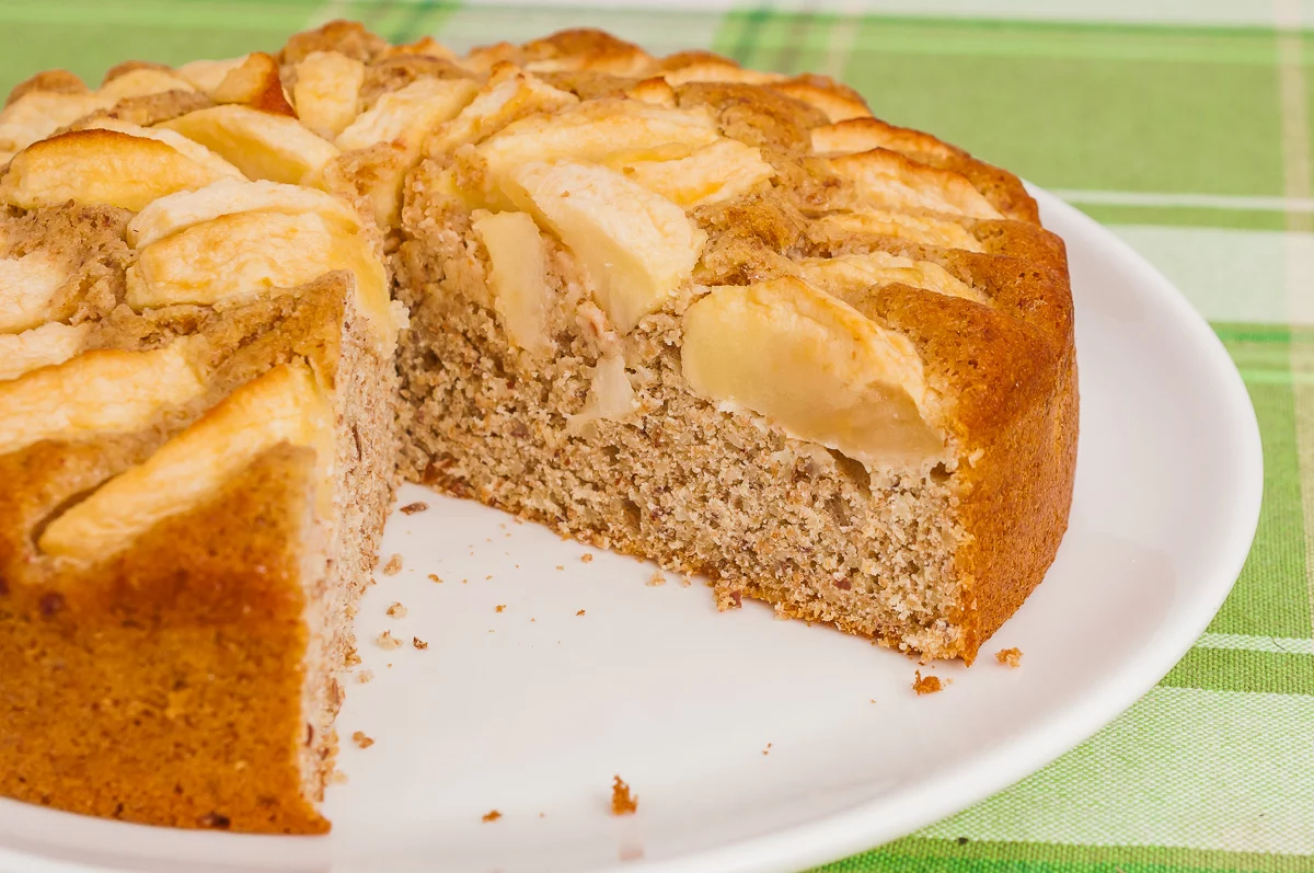 Photo de recette de gâteau, pommes, facile, automne, hiver, rapide, économique, bio, dessert, gâteau aux fruits, bio, Kilomètre-0, blog de cuisine réalisée à partir de produits de saison et issus de circuits courts
