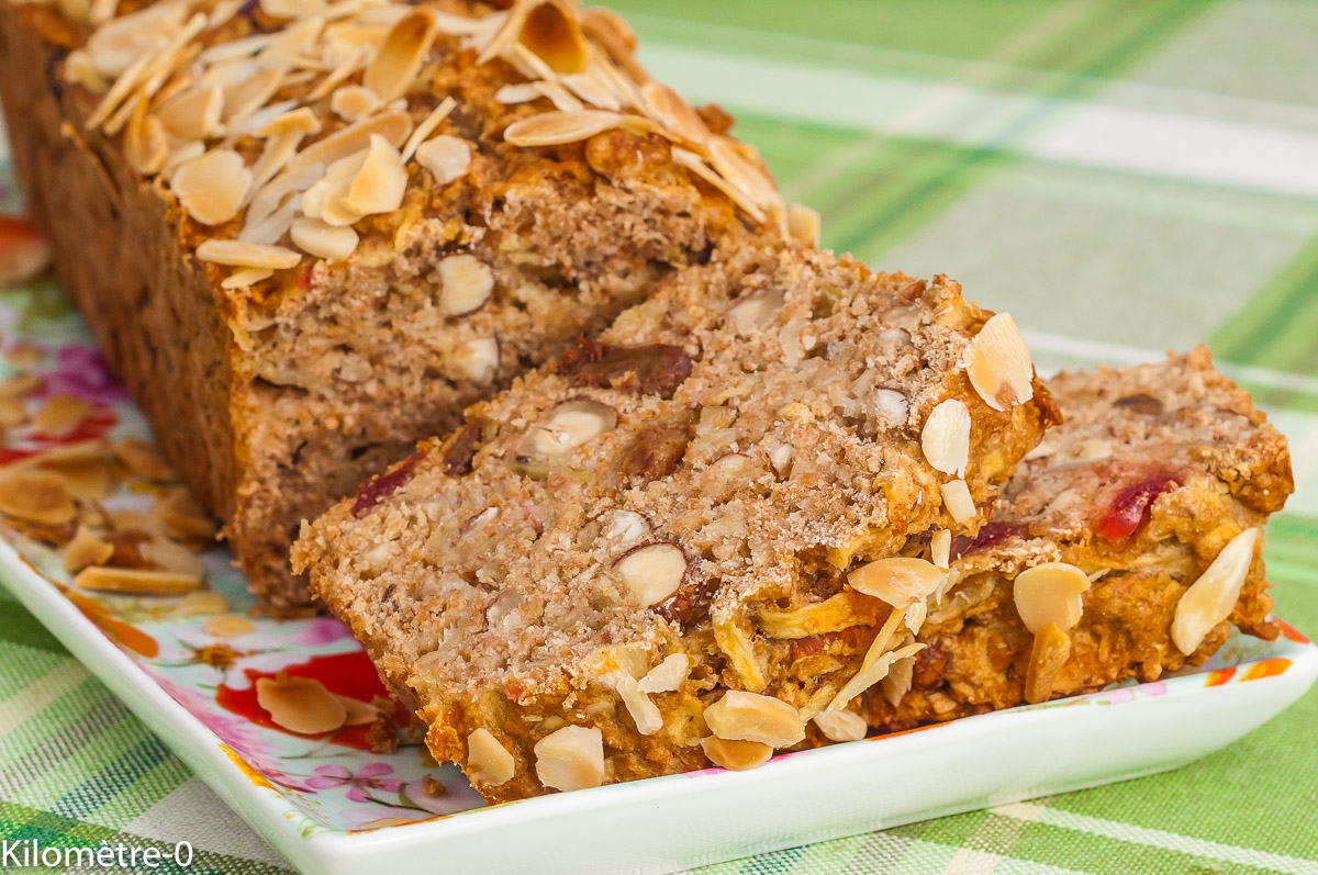 Photo de recette de pain de fruits , gâteau, petit déjeuner,goûter, pommes, fruits confits, recette allemande, facile, rapide, Allemagne, Kilomètre-0, blog de cuisine réalisée à partir de produits de saison et issus de circuits courts