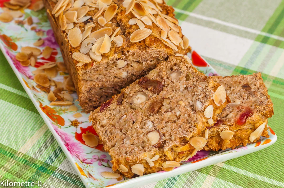 Photo de recette de pain de fruits , gâteau, petit déjeuner,goûter, pommes, fruits confits, recette allemande, facile, rapide, Allemagne, Kilomètre-0, blog de cuisine réalisée à partir de produits de saison et issus de circuits courts