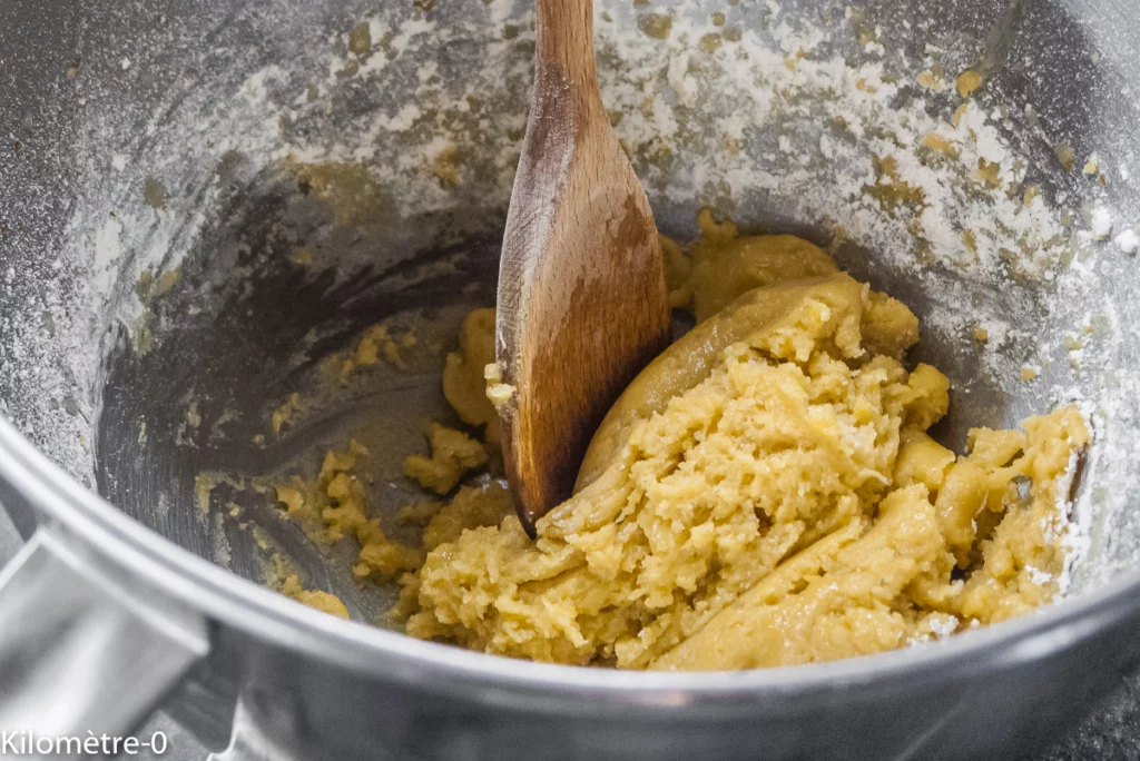 Gâteau de pommes moelleux et croustillant - Étape 10