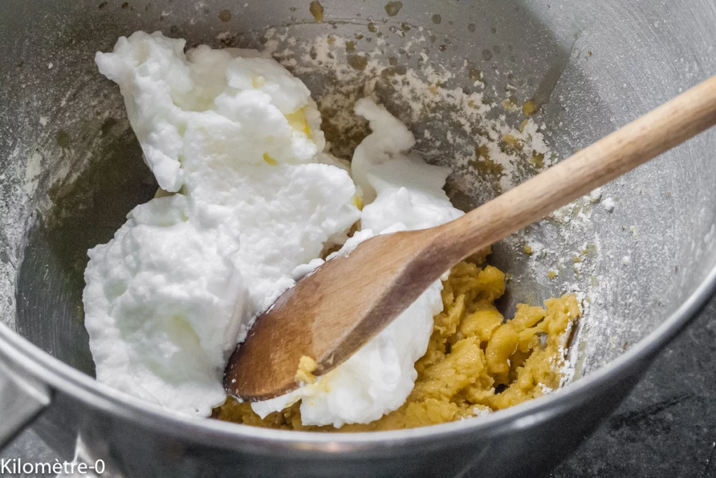 Gâteau de pommes moelleux et croustillant - Étape 11