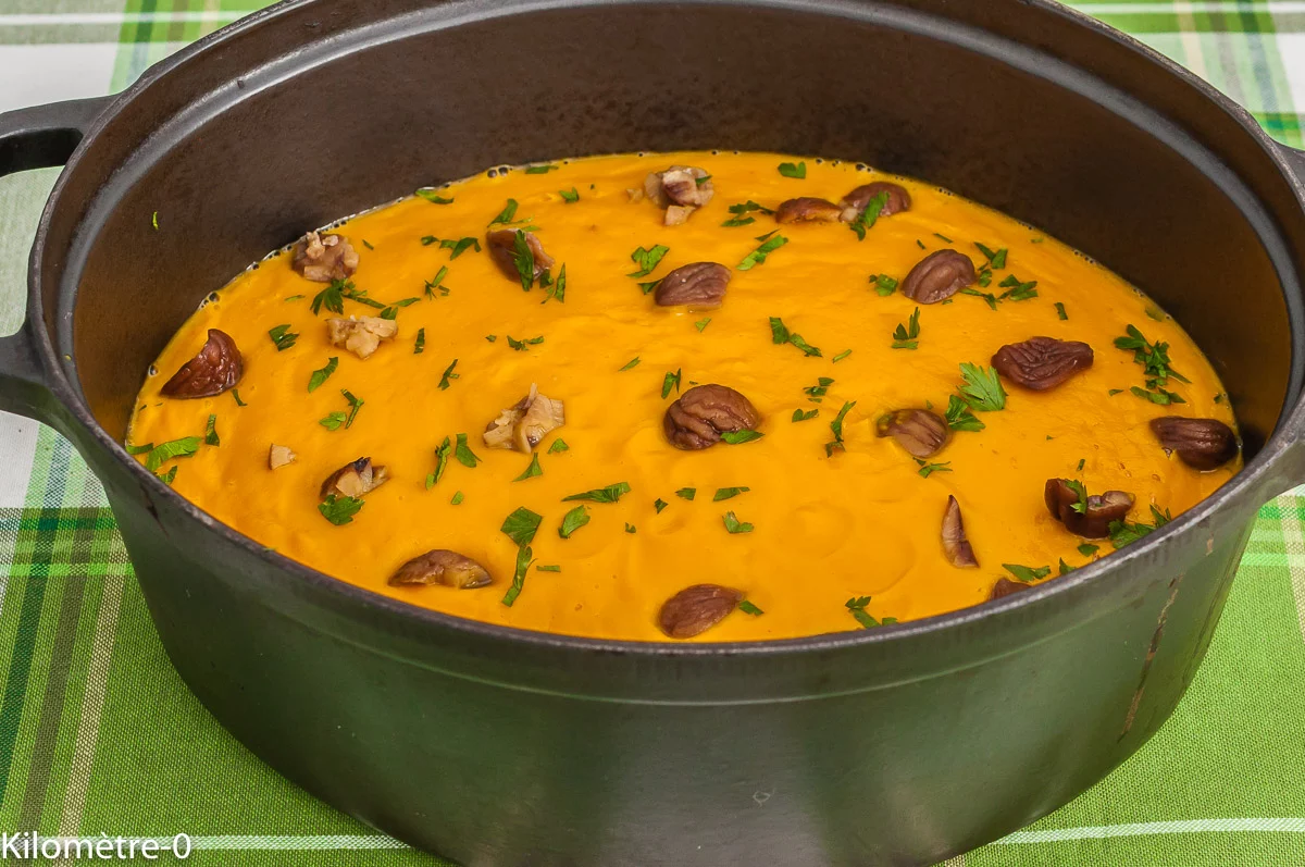 Photo de recette de soupe, potage, courge, potimarron, châtaignes, lait de coco, bio, facile, automne, hiver, Kilomètre-0, blog de cuisine réalisée à partir de produits de saison et issus de circuits courts