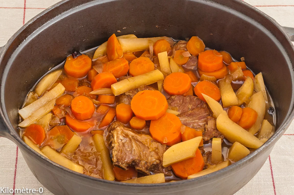 Photo de recette de mijoté, potée, porc, échine, carotte, bière, radis noir, facile, Kilomètre-0, blog de cuisine réalisée à partir de produits de saison et issus de circuits courts
