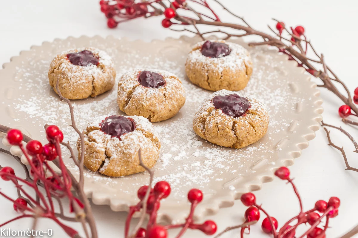 Photo de recette de biscuits, gâteaux de Noël, bredeles, avent, Noël, Husaren krapfert, petits gâteaux, hussards, autrichiens, autrichienne, bio, Autriche, rapide, confiture, fruits rouges, Kilomètre-0, blog de cuisine réalisée à partir de produits de saison et issus de circuits courts