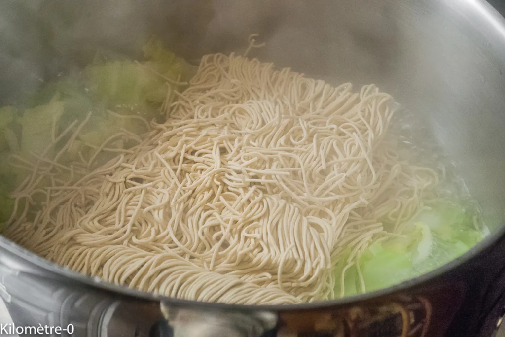Soupe de canard au chou chinois, champignons et nouilles - Étape 8