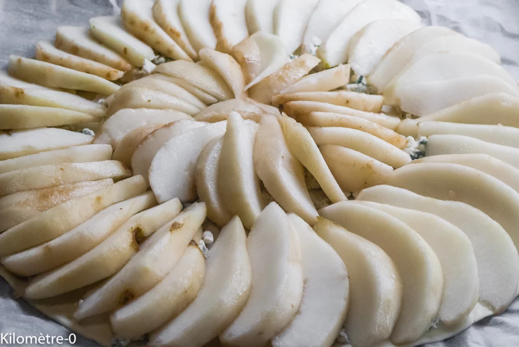 Tarte fine salée poires roquefort - Étape 4