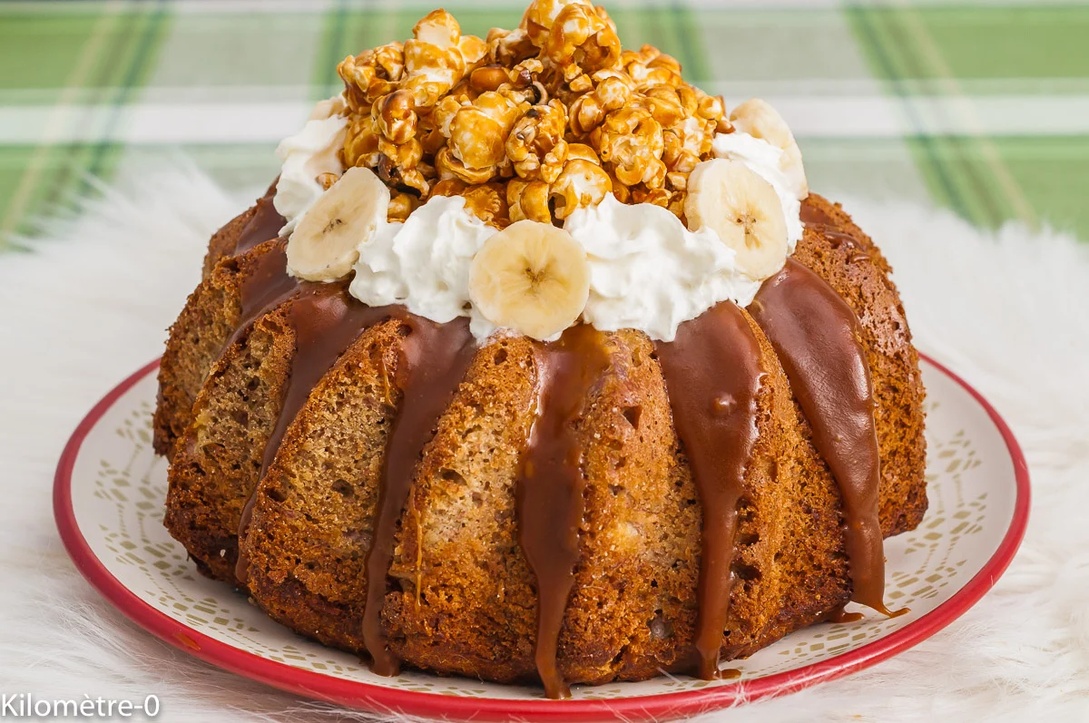 Photo de recette de dessert, gâteau, banana bread, chantilly, pop corn, caramel, bananes, anniversaire, fête, Noël, beau gâteau, original, Kilomètre-0, blog de cuisine réalisée à partir de produits de saison et issus de circuits courts