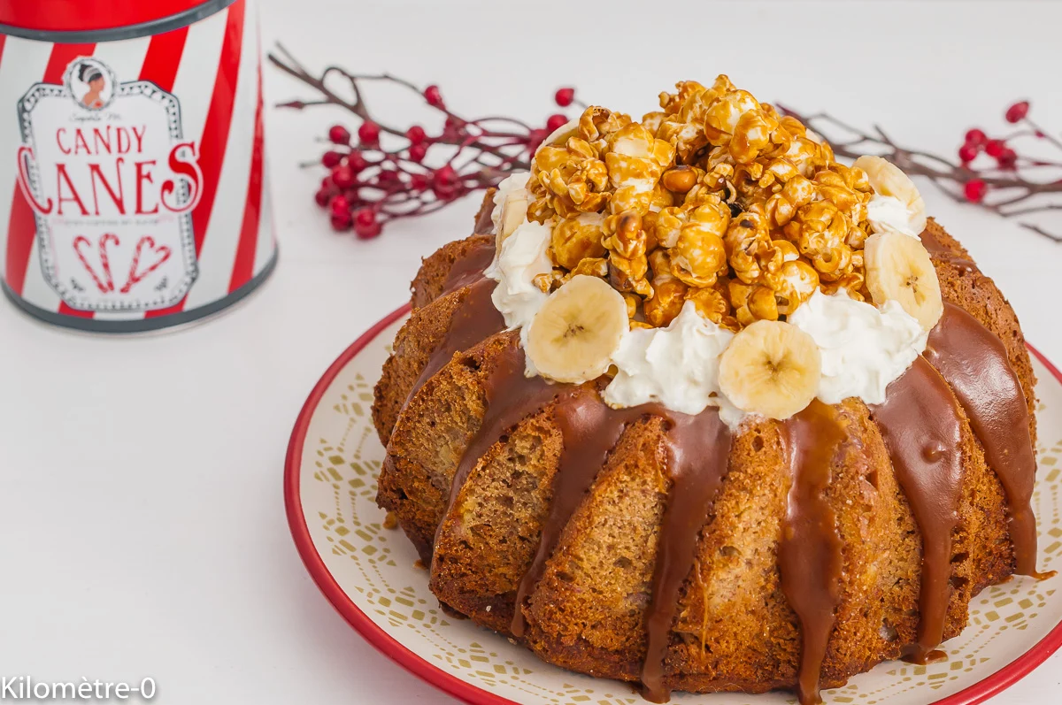 Photo de recette de dessert, gâteau, banana bread, chantilly, pop corn, caramel, bananes, anniversaire, fête, Noël, beau gâteau, original, Kilomètre-0, blog de cuisine réalisée à partir de produits de saison et issus de circuits courts