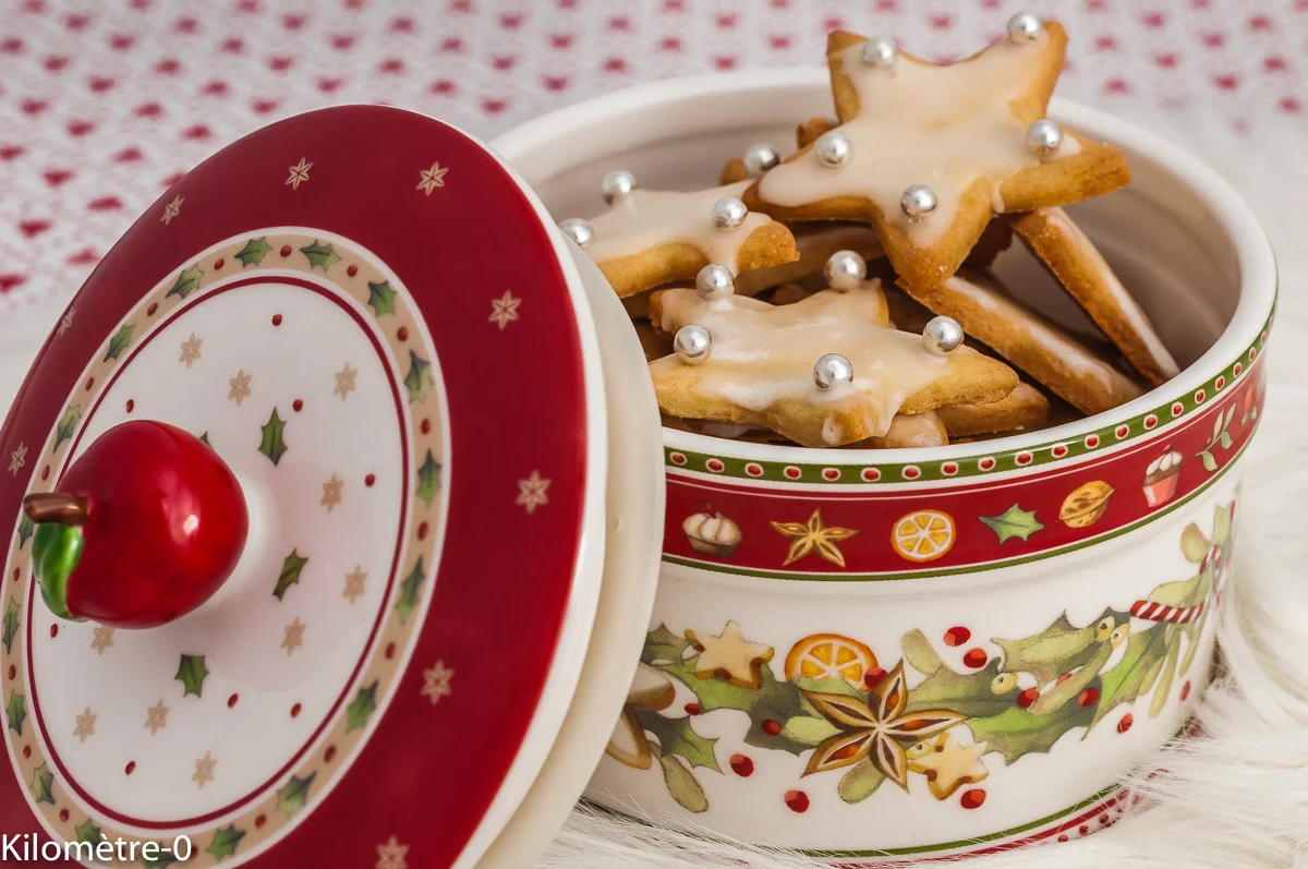 Photo de recette de sablés de Noël, biscuits de Noël, petits gâteaux, orange, étoiles de Noël, Noël, facile, bio, Kilomètre-0, blog de cuisine réalisée à partir de produits de saison et issus de circuits courts