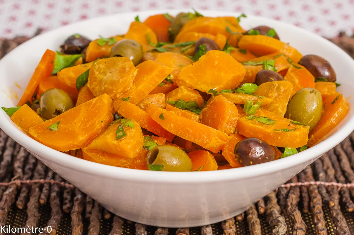 Photo de recette de salade, carottes, légumes, olives, végétarienne, healthy, facile, rapide, Kilomètre-0, blog de cuisine réalisée à partir de produits de saison et issus de circuits courts