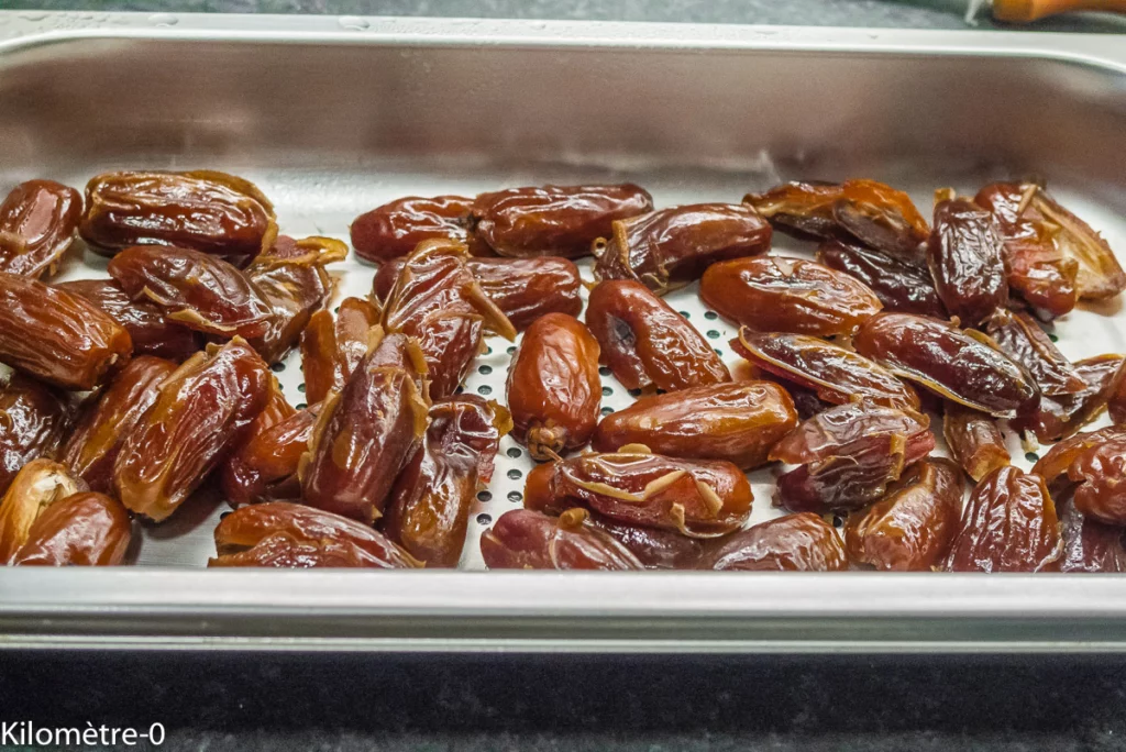 Biscuits farcis aux dattes - Étape 1