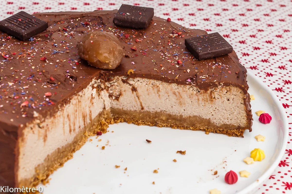 Photo de recette de cheesecake, marrons, châtaignes, chocolat, dessert de Noël, facile, biscuits, dessert, gros gâteau, gâteau fromager, Kilomètre-0, blog de cuisine réalisée à partir de produits de saison et issus de circuits courts