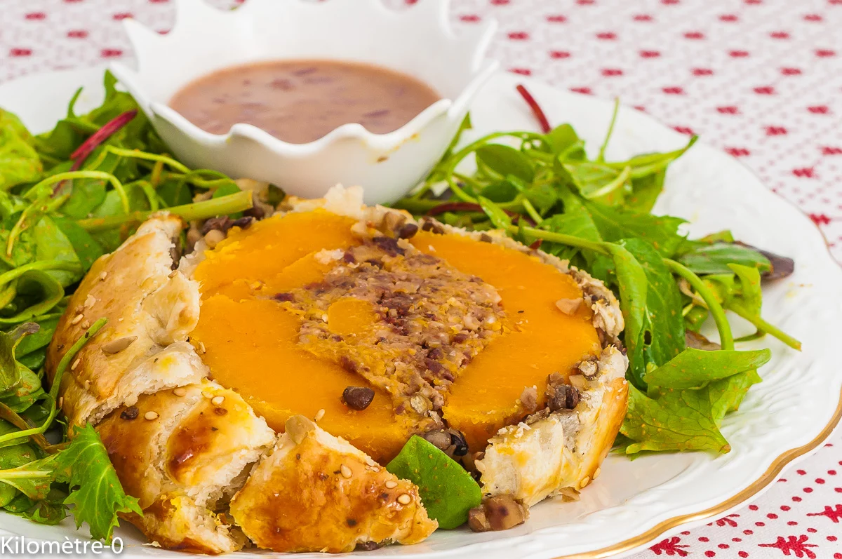 Photo de recette végétarienne, healthy, Noël, fête, wellington, courge, butternut, farcie, marrons, noix, cranberries, beurre blanc, beurre rouge, feuilleté, bio, de Kilomètre-0, blog de cuisine réalisée à partir de produits de saison et issus de circuits courts