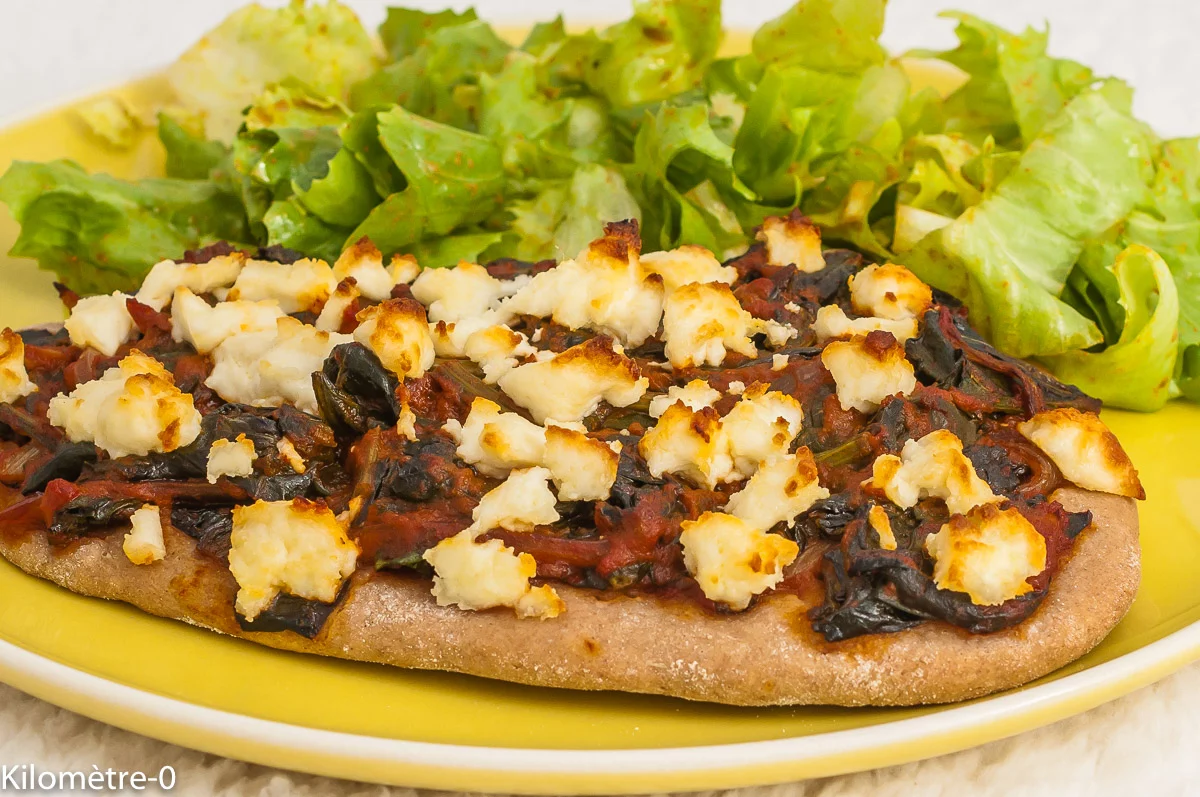 Photo de recette végé, végétarienne, palak, paneer, pizza, naan, épinards, bio, tomates, de Kilomètre-0, blog de cuisine réalisée à partir de produits de saison et issus de circuits courts