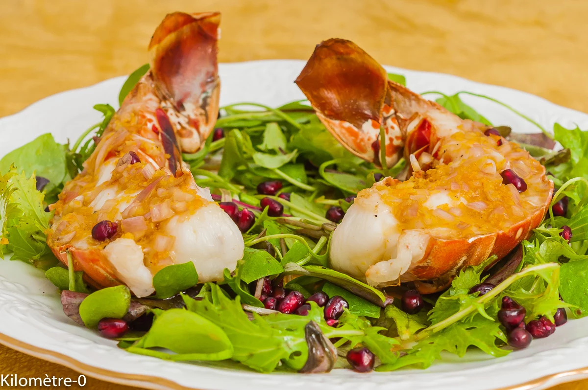 Photo de recette de langouste, rôtie, beurre d'agrumes, agrumes, orange, citron, beurre, grenade, fruits de mer, crustacés, Noël, fête, Kilomètre-0, blog de cuisine réalisée à partir de produits de saison et issus de circuits courts
