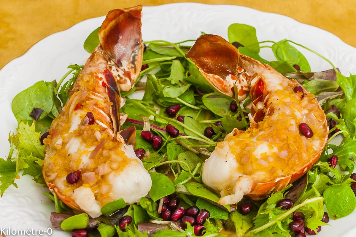 Photo de recette de langouste, rôtie, beurre d'agrumes, agrumes, orange, citron, beurre, grenade, fruits de mer, crustacés, Noël, fête, Kilomètre-0, blog de cuisine réalisée à partir de produits de saison et issus de circuits courts