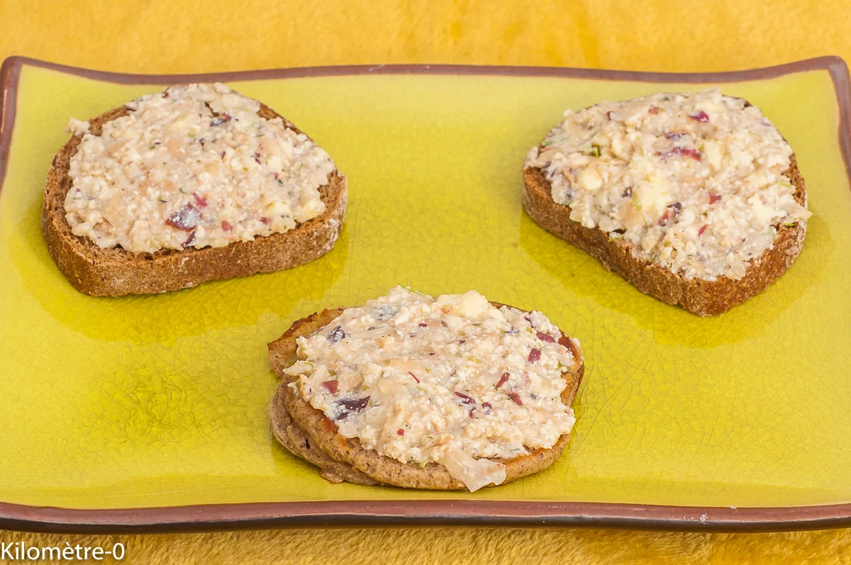 Photo de recette d'apéro, vegan, végétarien, rillettes, marines, blinis, pain de seigle, tofu, haricots blancs, apéro vegan, Kilomètre-0, blog de cuisine réalisée à partir de produits de saison et issus de circuits courts