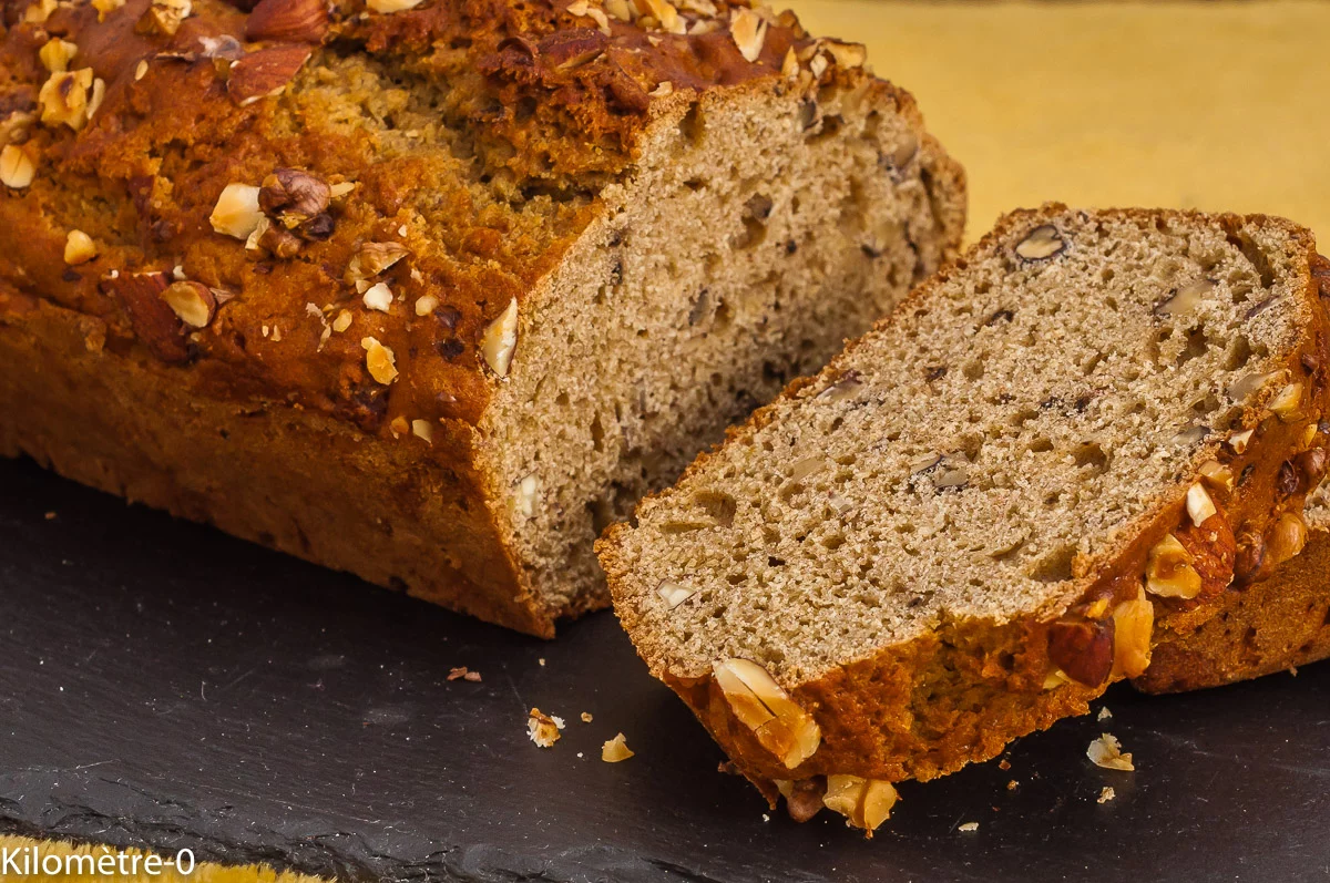 Photo de recette de cake, gros gâteau, gâteau du matin, petit déjeuner, fruits secs , amandes, noix, noisettes, facile, rapide, bio, énergétique, Kilomètre-0, blog de cuisine réalisée à partir de produits de saison et issus de circuits courts