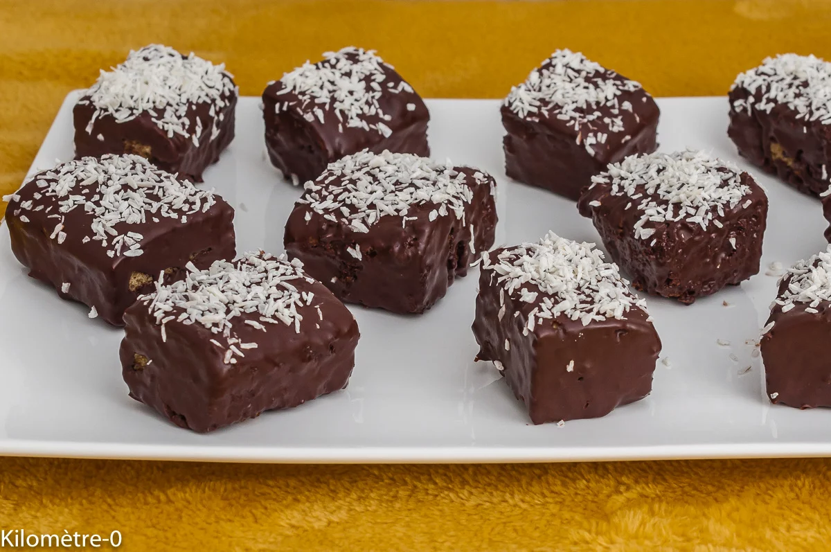 Photo de recette de dessert, gâteaux, petits gâteaux, lamingtons, lamington, gâteaux traditionnels, australien, cuisine australienne, cuisine du monde, facile, chocolat, Kilomètre-0, blog de cuisine réalisée à partir de produits de saison et issus de circuits courts