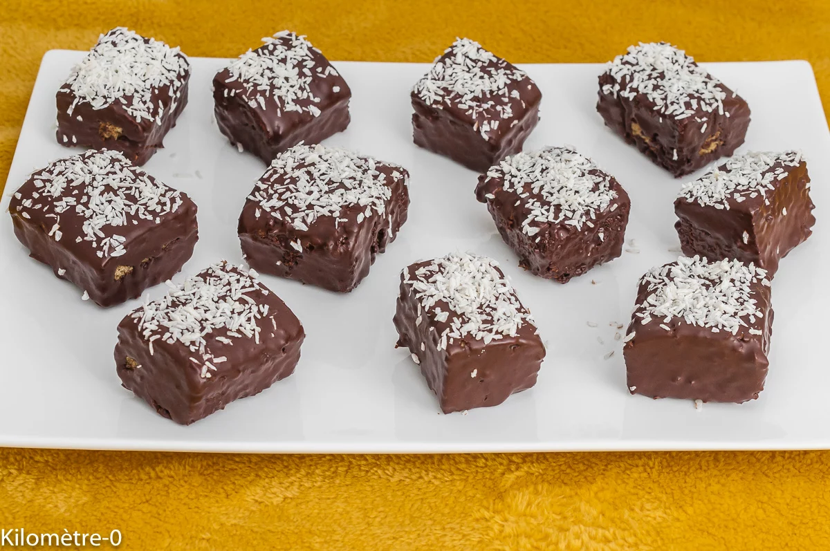 Photo de recette de dessert, gâteaux, petits gâteaux, lamingtons, lamington, gâteaux traditionnels, australien, cuisine australienne, cuisine du monde, facile, chocolat, Kilomètre-0, blog de cuisine réalisée à partir de produits de saison et issus de circuits courts