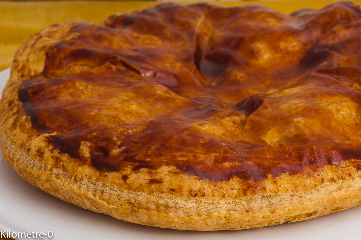 Photo de recette de galette des rois, maison, facile, pâte feuilletée, amandes, mûres, Kilomètre-0, blog de cuisine réalisée à partir de produits de saison et issus de circuits courts