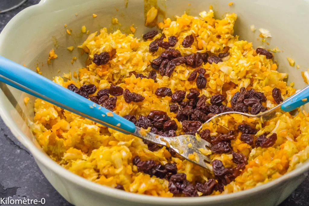 Salade de chou aux carottes et raisins secs - Étape 4