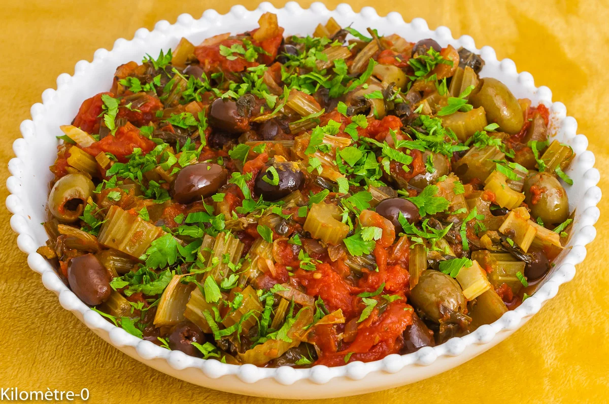 Photo de recette de poêlée, légumes, céleri branche, poêlé, olives, tomates, végétarien, rapide, léger, bio Kilomètre-0, blog de cuisine réalisée à partir de produits de saison et issus de circuits courts